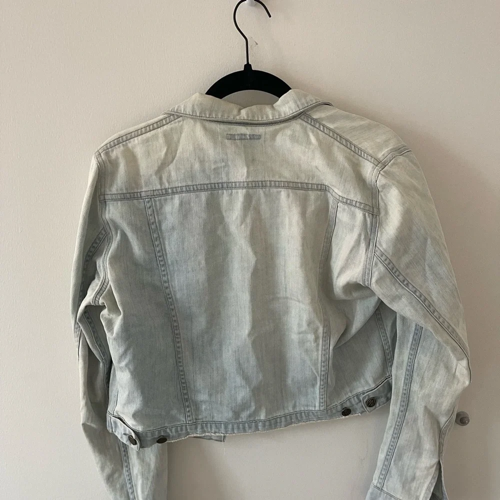 Citizen of Humanity Light Wash Jean Jacket - Picture 5 of 5